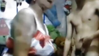 Lijepa tinejdžerka crnka popuši duboko