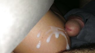 Seksualna orijentalna drolja puši i puše kurac u isto vrijeme